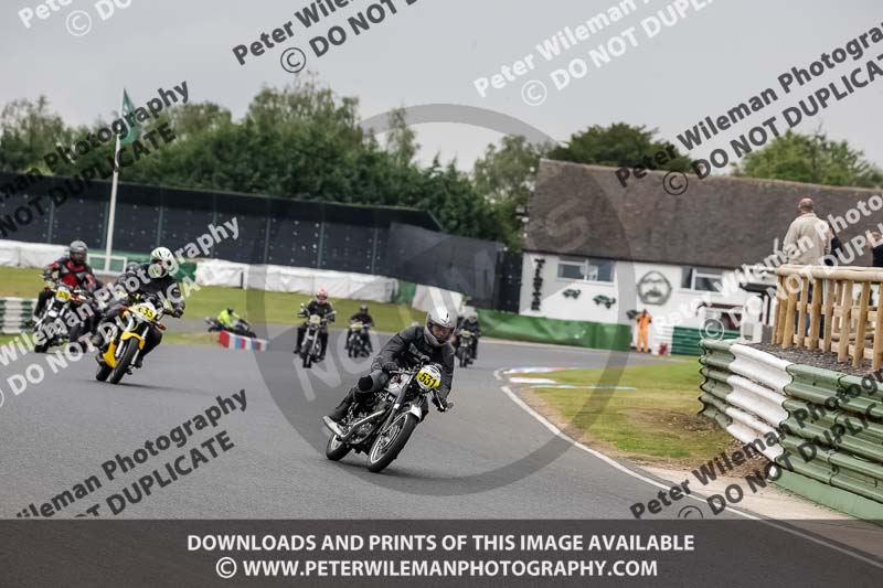 Vintage motorcycle club;eventdigitalimages;mallory park;mallory park trackday photographs;no limits trackdays;peter wileman photography;trackday digital images;trackday photos;vmcc festival 1000 bikes photographs